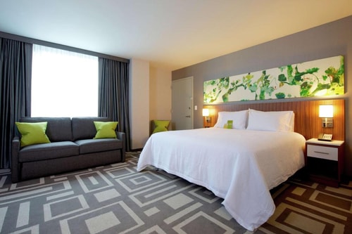 King Room Near Manhattan High School NYC Luxury Bookings