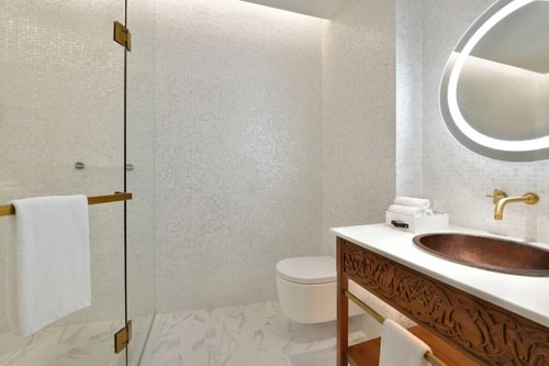 Luxury Standard Room Near Synergy Gulf 3 Luxury Bookings