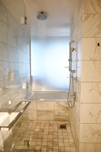 Studio Room Near Brenden Theatres LAS 7 Luxury Bookings