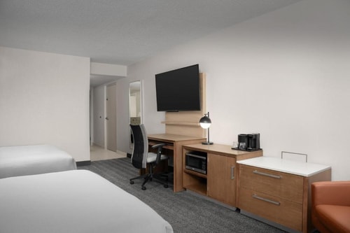 Queen Room Near Lake Ebby ORL 3 Luxury Bookings