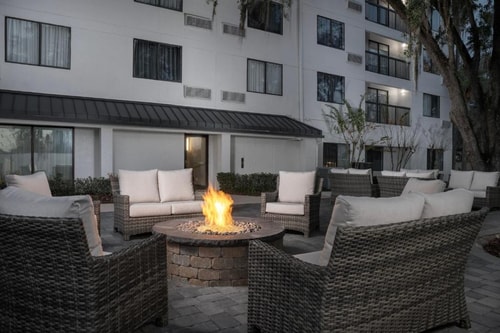 Queen Room Near Lake Ebby ORL 11 Luxury Bookings