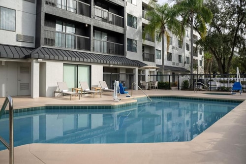 Queen Room Near Lake Ebby ORL 14 Luxury Bookings