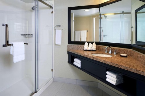 King Room Near Del Taco LA 2 Luxury Bookings