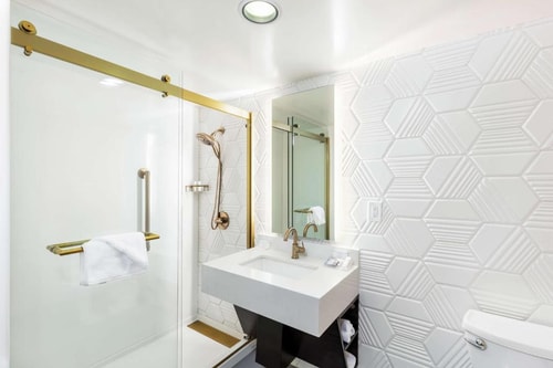 King Room Near Wattles Garden Park LA 2 Luxury Bookings