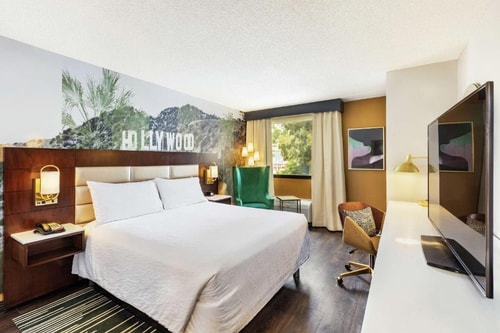 King Room Near Wattles Garden Park LA Luxury Bookings