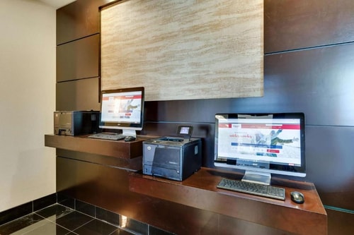 Deluxe King Room Near Nikita Shah ORL 5 Luxury Bookings