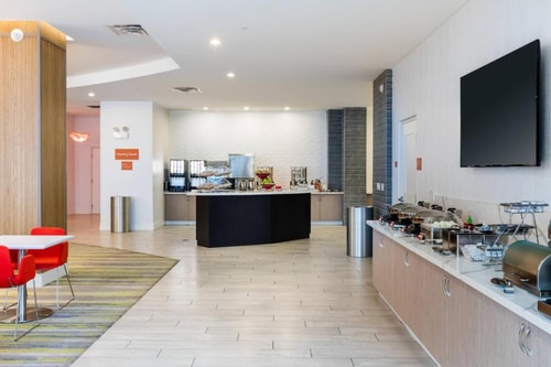 Deluxe Queen Suite Near Nautilus Theater ORL 9 Luxury Bookings