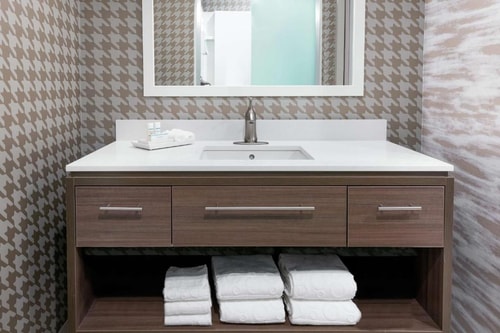 King Studio Suite Near Jungle Boys ORL 3 Luxury Bookings