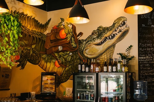 King Room Near Pirates Dinner Adventure ORL 8 Luxury Bookings