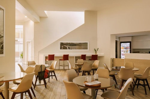 King Room Near Pirates Dinner Adventure ORL 6 Luxury Bookings