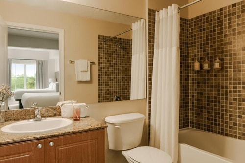 King Room Near Pirates Dinner Adventure ORL 5 Luxury Bookings