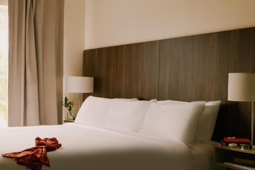 King Room Near Pirates Dinner Adventure ORL 1 Luxury Bookings