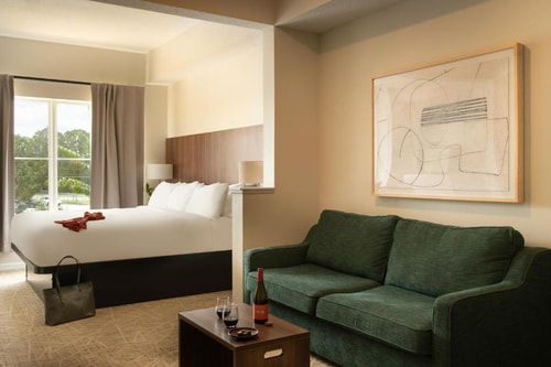 King Room Near Pirates Dinner Adventure ORL Luxury Bookings