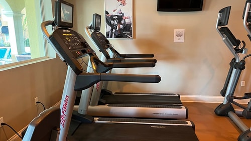 King Room Near Pirates Dinner Adventure ORL 14 Luxury Bookings