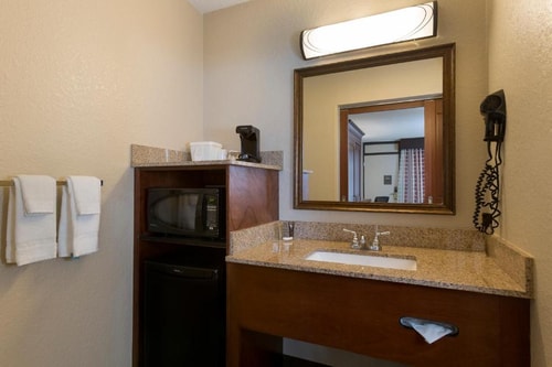 Deluxe Double Room Near Western Union ORL 4 Luxury Bookings