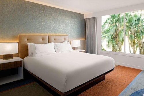 King Room Near Lindora Clinic LA Luxury Bookings