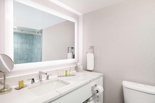 King Room Near Lindora Clinic LA 2 Luxury Bookings