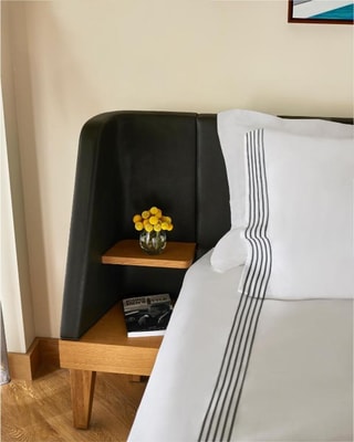 King Room Hills View Near US Postal Service LA 1 Luxury Bookings