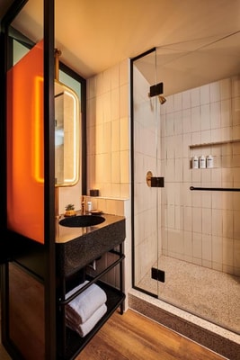 King Room Hills View Near US Postal Service LA 3 Luxury Bookings