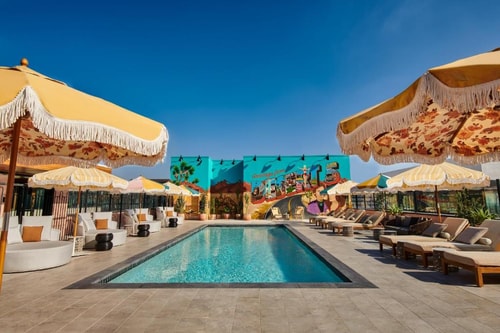 King Room Hills View Near US Postal Service LA 14 Luxury Bookings