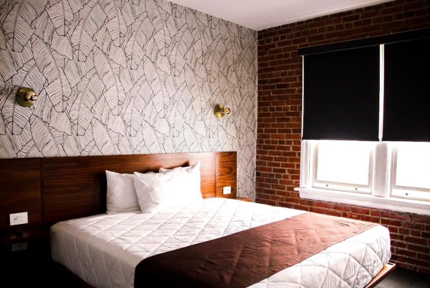 Deluxe King Room Near Mercado Benito Juarez LA Luxury Bookings