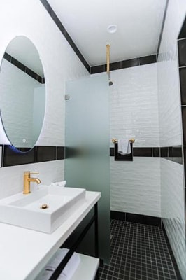 Deluxe King Room Near Mercado Benito Juarez LA 3 Luxury Bookings