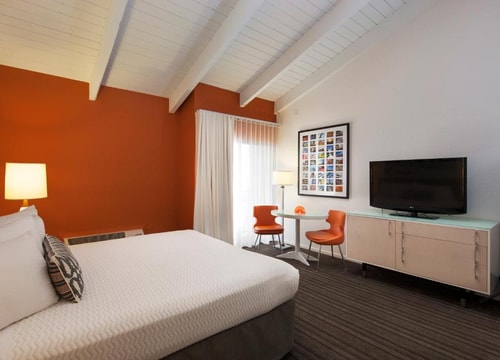 Deluxe King Room Near Beach and Brew Venice LA Luxury Bookings
