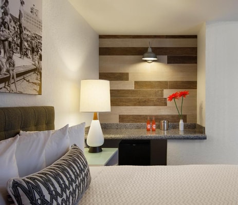 Deluxe King Room Near Beach and Brew Venice LA 2 Luxury Bookings