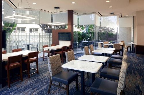 King Room Near Bistro LA 10 Luxury Bookings