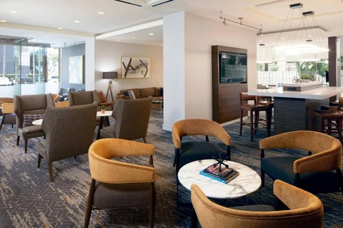 King Room Near Bistro LA 11 Luxury Bookings