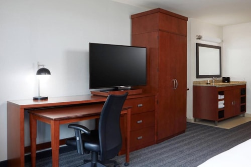 King Room Near Bistro LA 2 Luxury Bookings