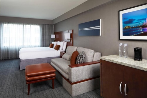 King Room Near Bistro LA 5 Luxury Bookings