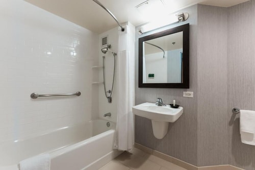 King Room Near Bistro LA 8 Luxury Bookings