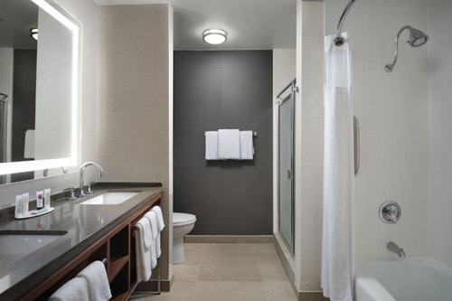 King Room Near Roxbury Park LA 4 Luxury Bookings