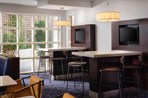 King Room Near Roxbury Park LA 9 Luxury Bookings