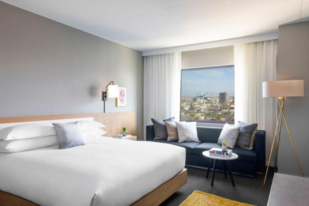 King Room with City View Near Jerkwater Records LA Luxury Bookings