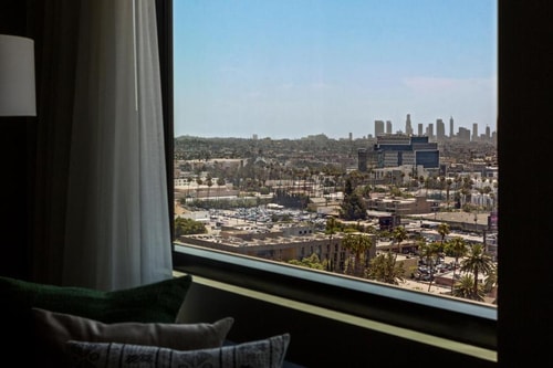 King Room with City View Near Jerkwater Records LA 1 Luxury Bookings