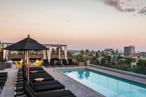 King Room with City View Near Jerkwater Records LA 14 Luxury Bookings
