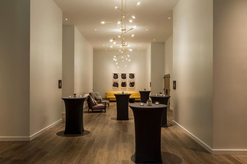 King Room with City View Near Jerkwater Records LA 7 Luxury Bookings