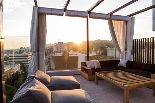 King Room with City View Near Jerkwater Records LA 12 Luxury Bookings