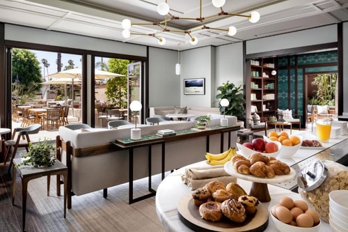 King Room Near Berkley East Healthcare Center LA 12 Luxury Bookings