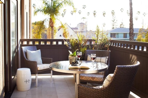 King Room Near Berkley East Healthcare Center LA 13 Luxury Bookings