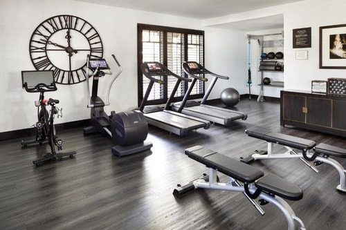 King Room Near Berkley East Healthcare Center LA 14 Luxury Bookings