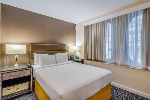 Queen Room Near Greenacre Park NYC 1 Luxury Bookings
