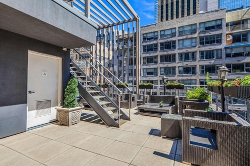 Queen Room Near Greenacre Park NYC 7 Luxury Bookings