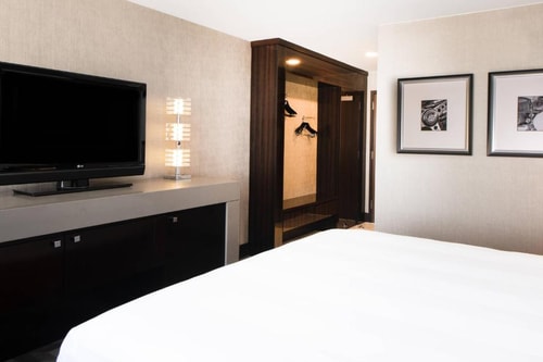 King Room Near Hertz Car Rental LA 3 Luxury Bookings