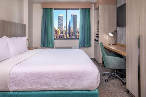 King Room Near Worth Square NYC Luxury Bookings