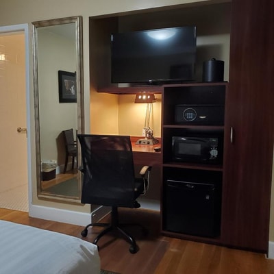 Queen Room Near Dapper Barbershop NYC 4 Luxury Bookings