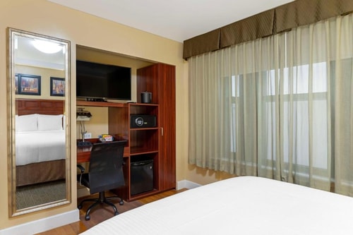 Queen Room Near Dapper Barbershop NYC 2 Luxury Bookings