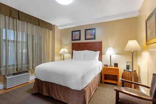 Queen Room Near Dapper Barbershop NYC 1 Luxury Bookings
